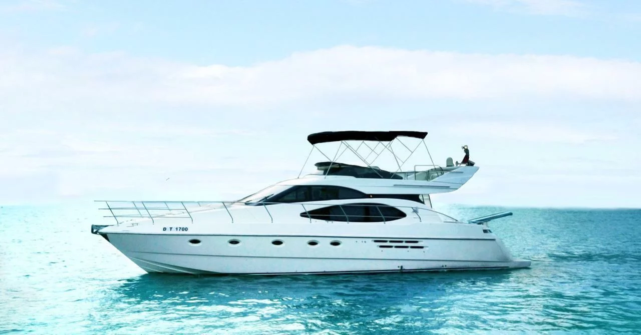 Luxury Yacht Azimut 52FT for Rent