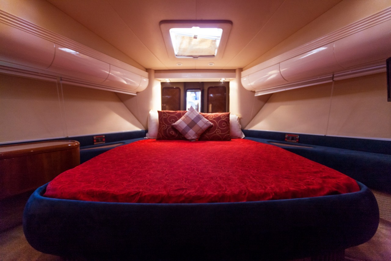 Luxury Yacht Azimut 52FT for Rent